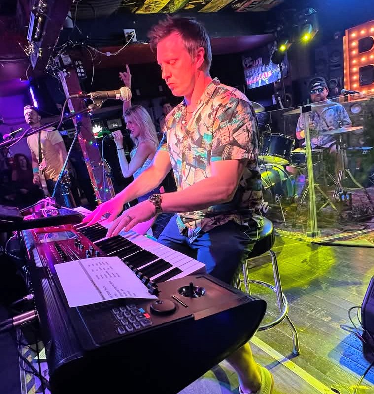 Stereo Weekend — five-piece live band from Cincinnati